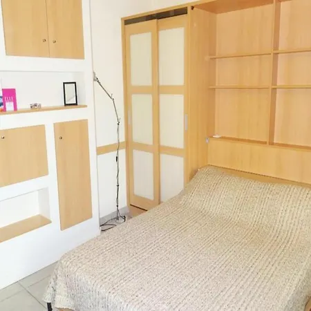 Studio For 2 People アパート エクスレバン
