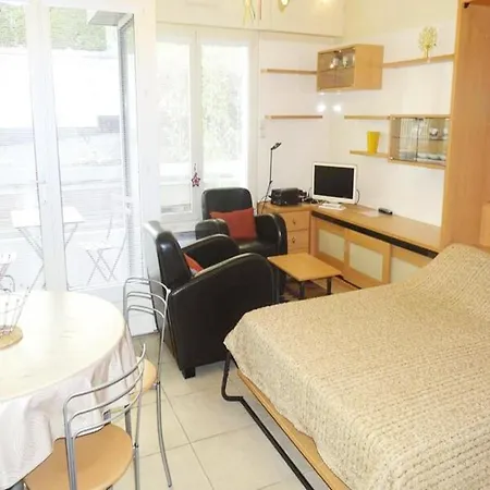Studio For 2 People アパート *