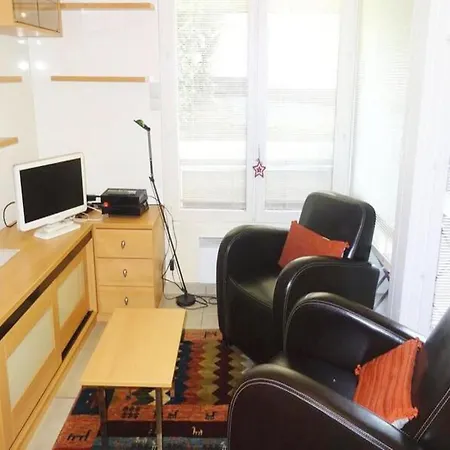 アパート Studio For 2 People エクスレバン